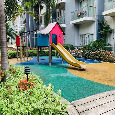 One Palm Tree Villas Condominium - Studio 7Th Fl With Balcony - Across Terminal 3 Airport Pasay Ngoại thất bức ảnh