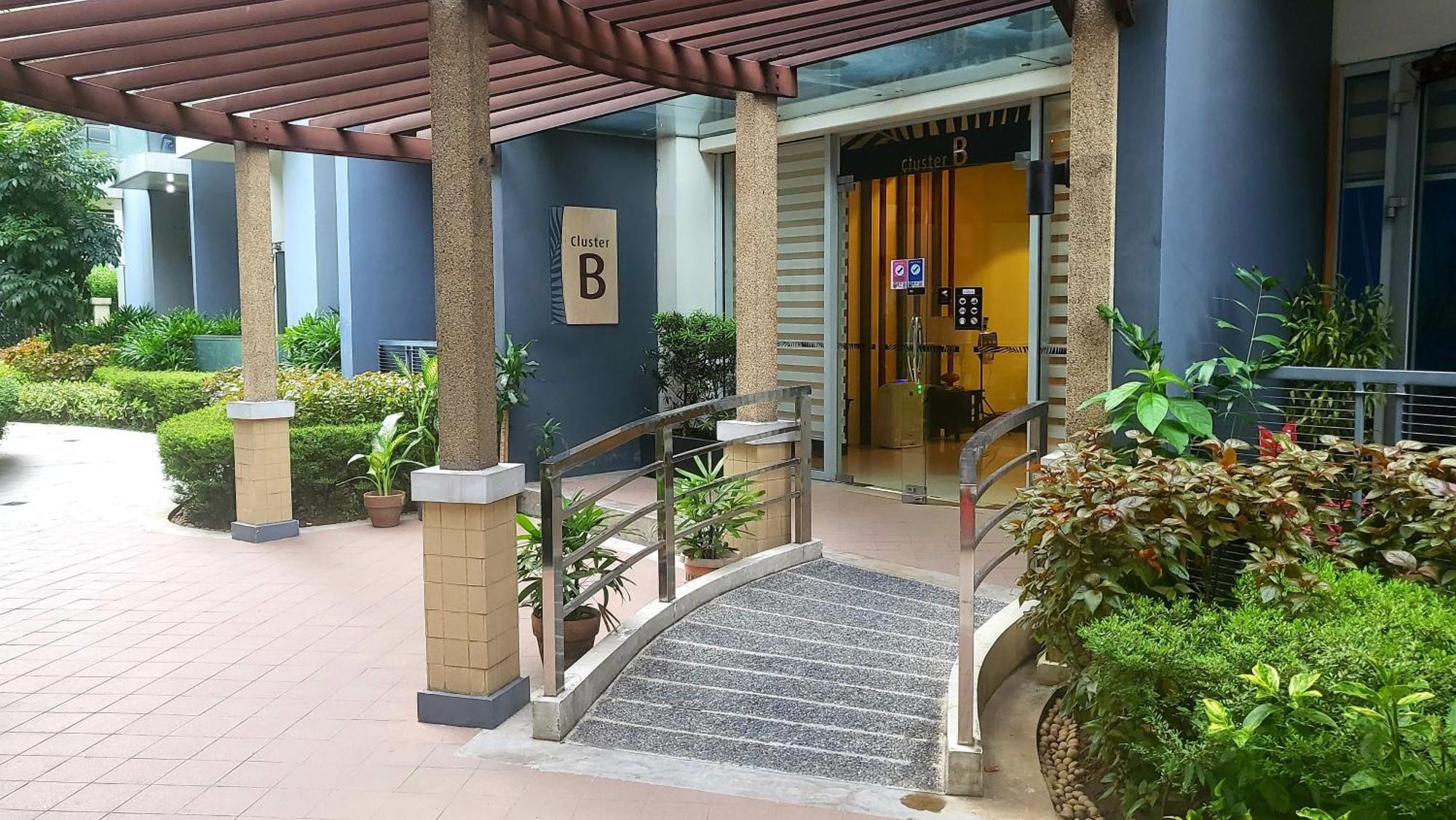 One Palm Tree Villas Condominium - Studio 7Th Fl With Balcony - Across Terminal 3 Airport Pasay Ngoại thất bức ảnh