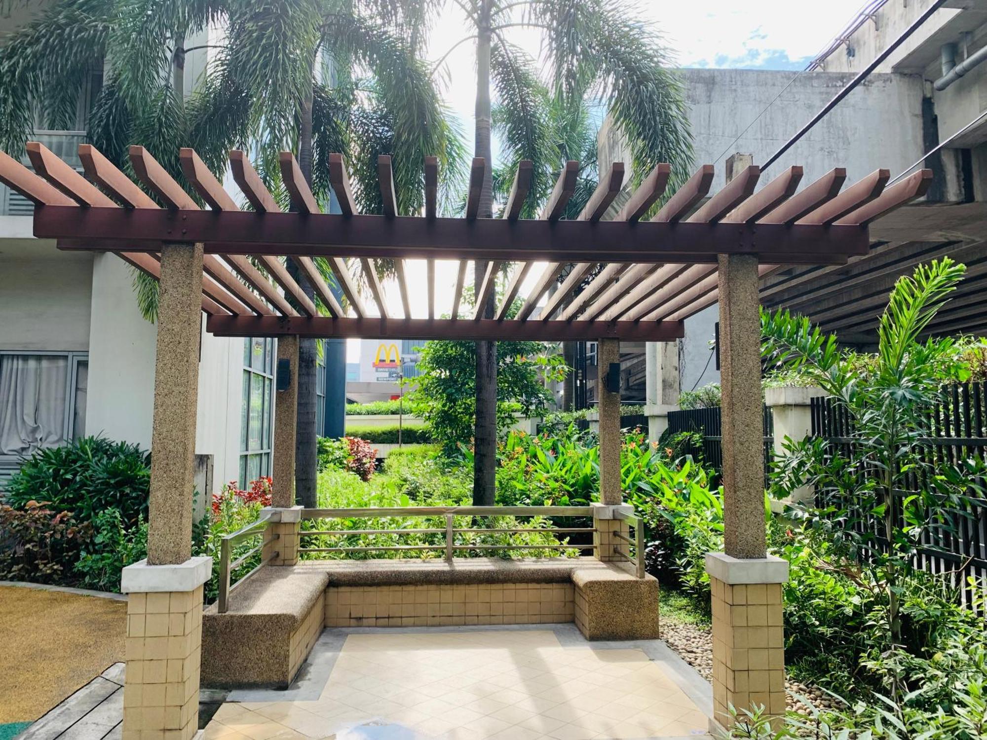 One Palm Tree Villas Condominium - Studio 7Th Fl With Balcony - Across Terminal 3 Airport Pasay Ngoại thất bức ảnh