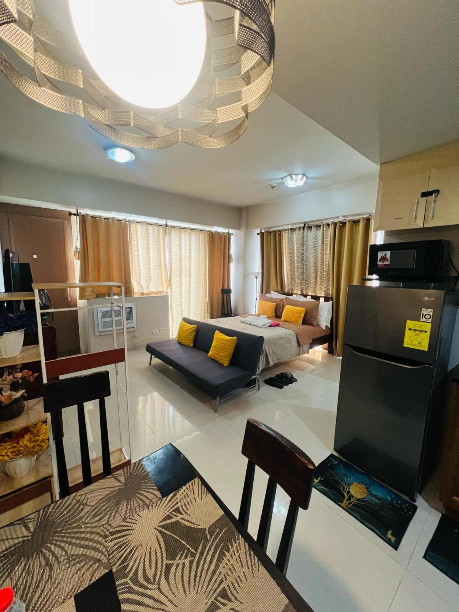 One Palm Tree Villas Condominium - Studio 7Th Fl With Balcony - Across Terminal 3 Airport Pasay Ngoại thất bức ảnh