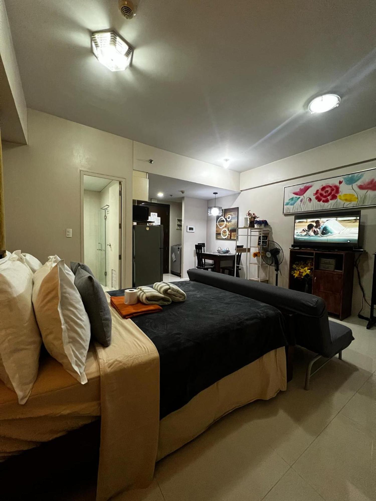 One Palm Tree Villas Condominium - Studio 7Th Fl With Balcony - Across Terminal 3 Airport Pasay Ngoại thất bức ảnh